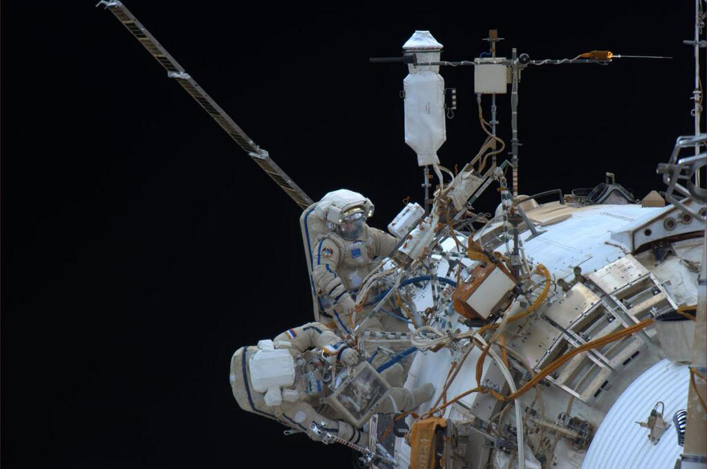 Cosmonauts Hit Snag with HD Cameras in Record-Breaking Spacewalk